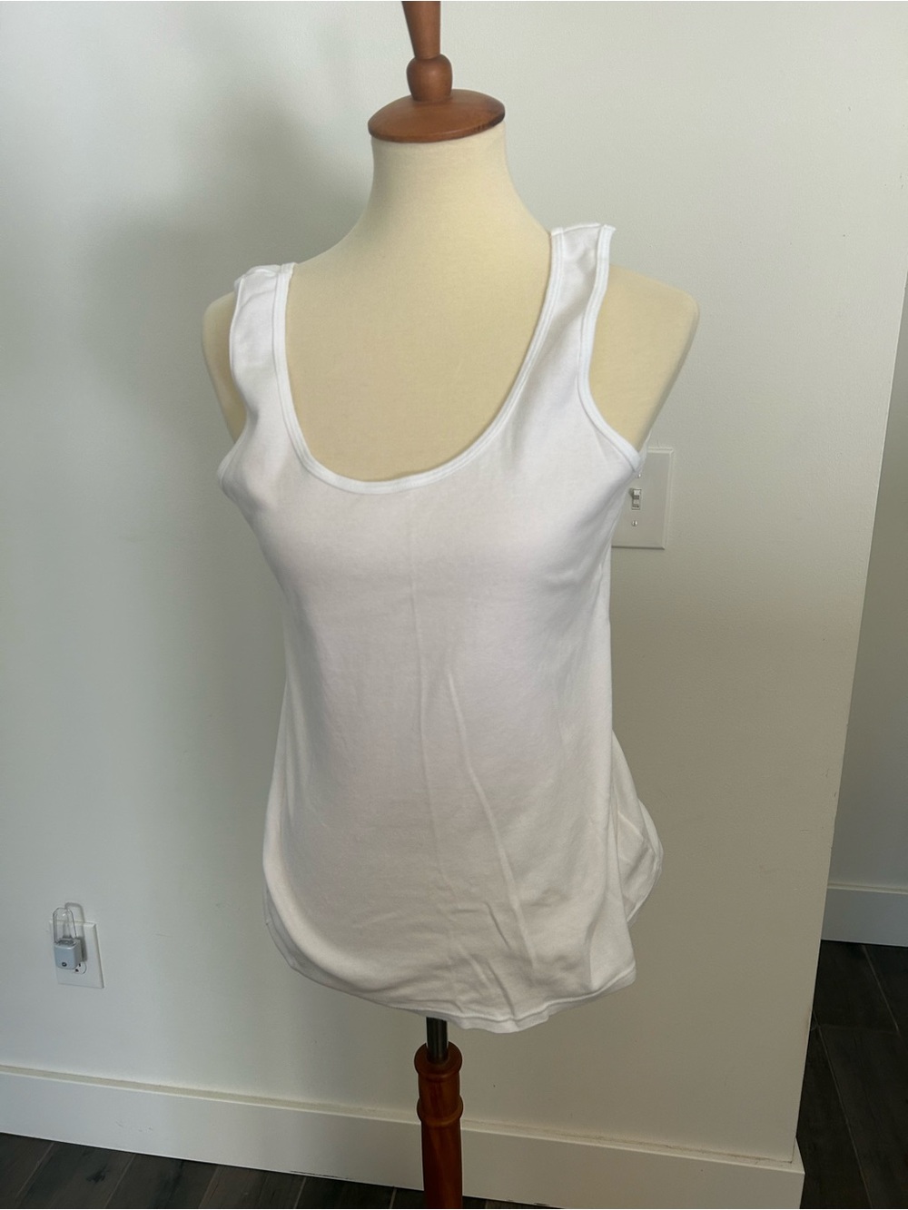 Gildan White Scoop Neck Tank Top - Women's